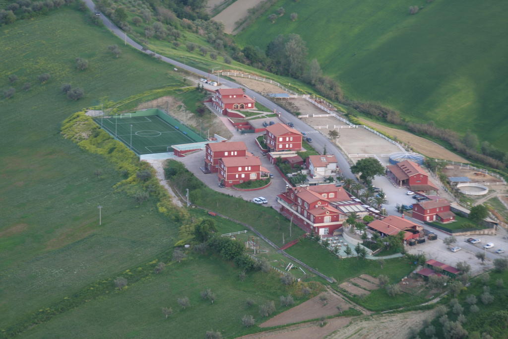 Fattoria Cerreto Hotel Mosciano SantʼAngelo Exterior foto