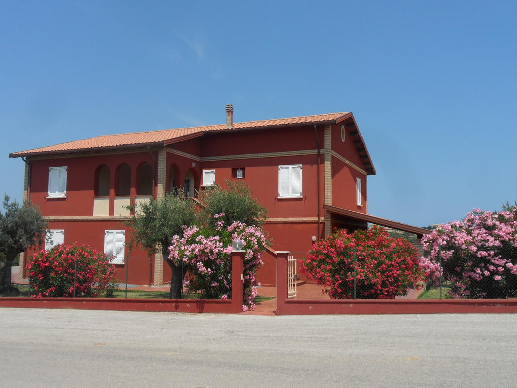 Fattoria Cerreto Hotel Mosciano SantʼAngelo Exterior foto