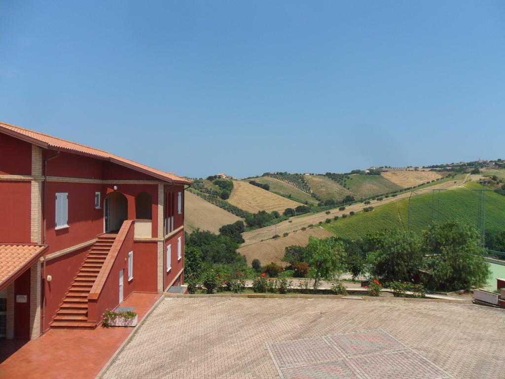 Fattoria Cerreto Hotel Mosciano SantʼAngelo Exterior foto