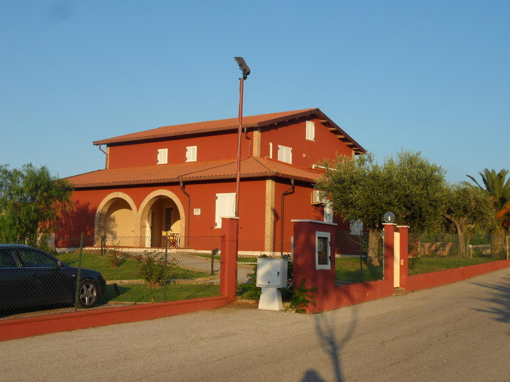 Fattoria Cerreto Hotel Mosciano SantʼAngelo Exterior foto
