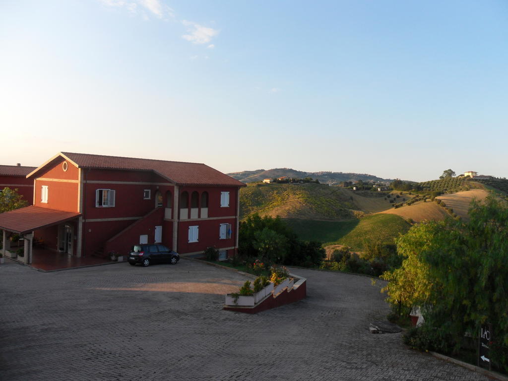 Fattoria Cerreto Hotel Mosciano SantʼAngelo Exterior foto