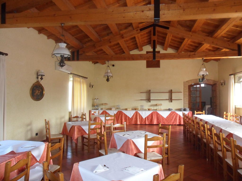 Fattoria Cerreto Hotel Mosciano SantʼAngelo Exterior foto