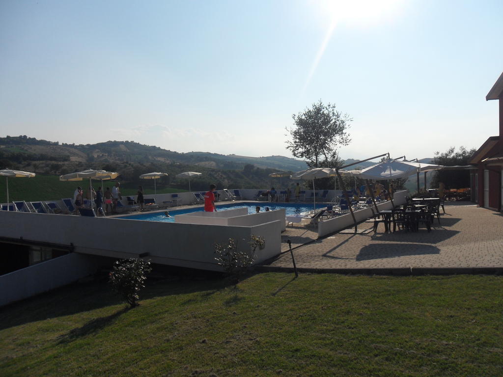 Fattoria Cerreto Hotel Mosciano SantʼAngelo Exterior foto